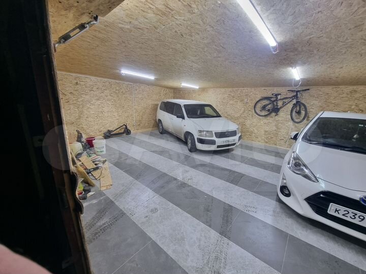 Гараж, > 30 м²