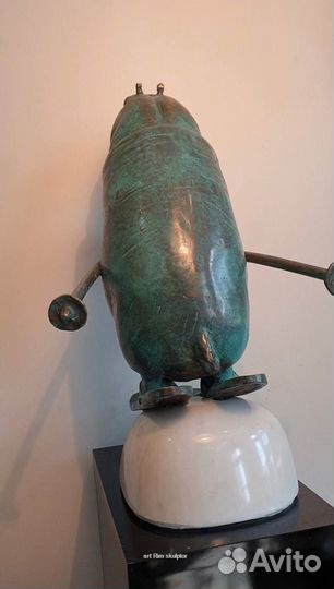 Скульптура бегемота «Вдохновитель спортивных дости