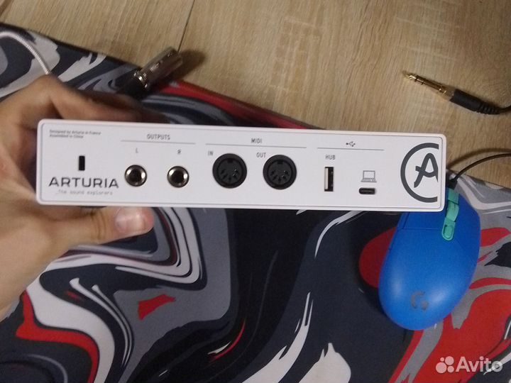 Внешняя звуковая карта arturia minifuse2 white