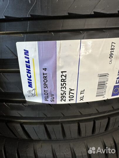 Michelin Pilot Sport 4 S 295/35 R21 и 315/30 R22 107Y