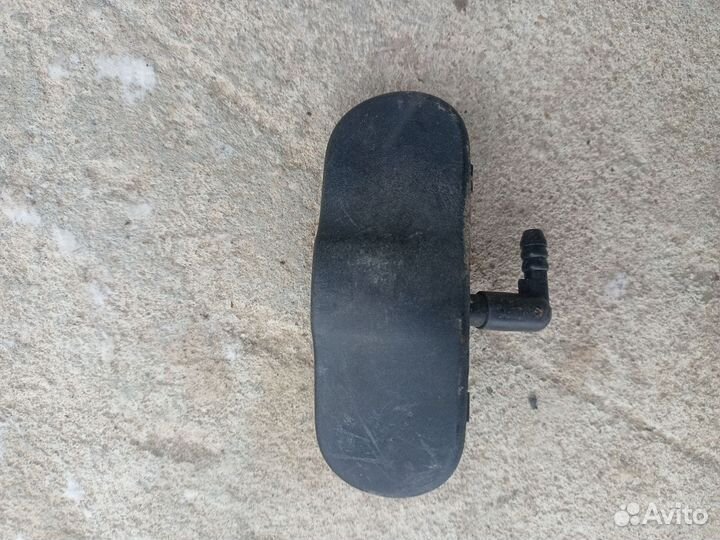 Форсунка омывателя правая Audi VW