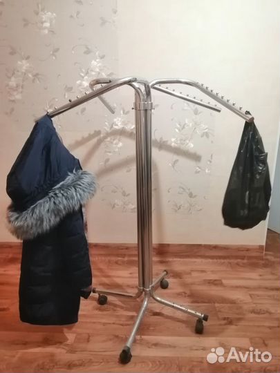 Вешалка для одежды и сумок передвижная