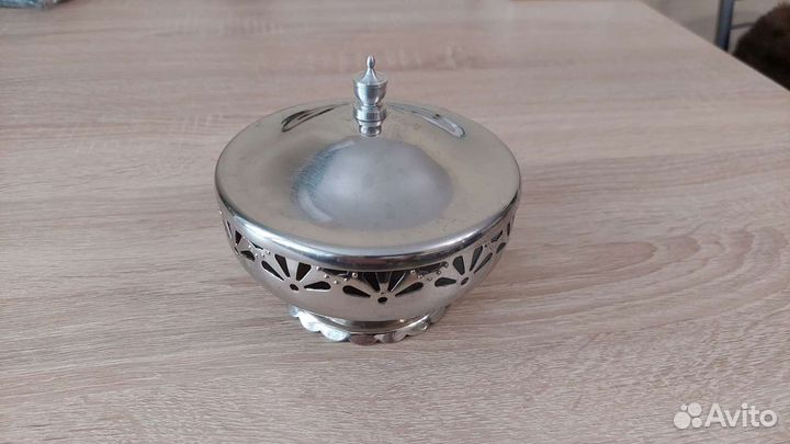 Конфетница с крышкой