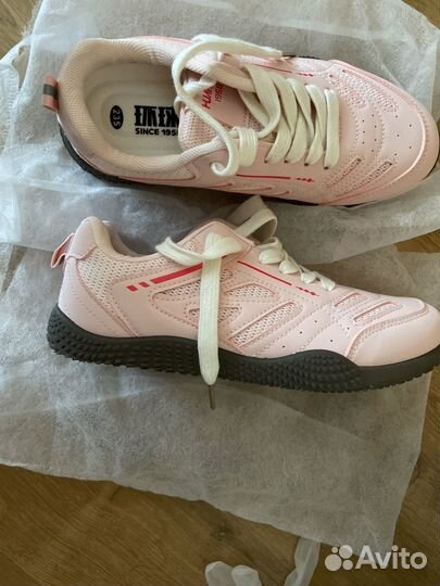 Кроссовки женские