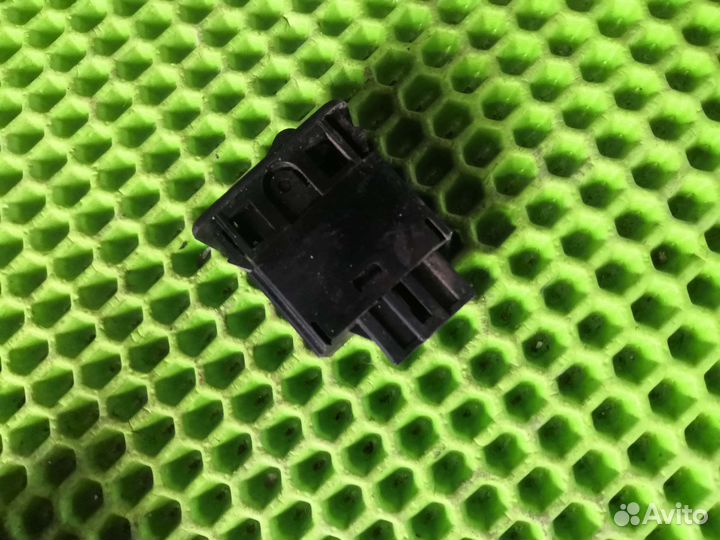 Кнопка Ниссан Р несса