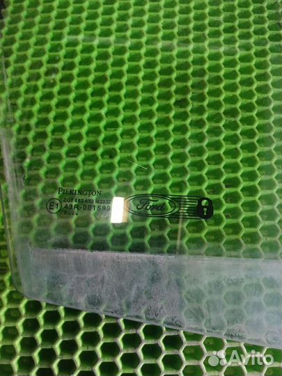 Переднее правое стекло Ford fusion