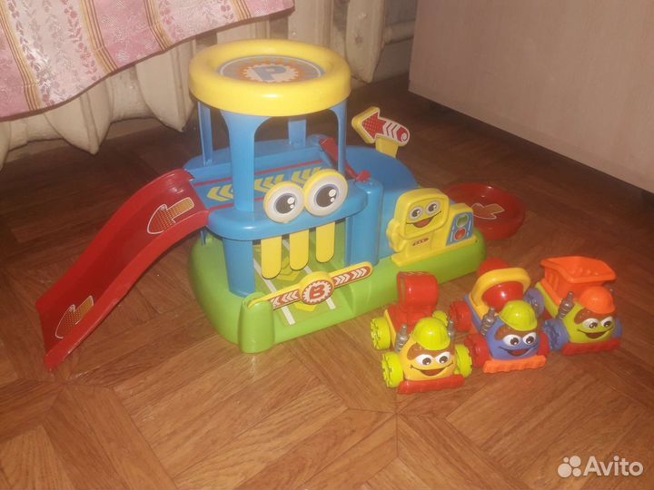 Детские игрушки машинки. треки