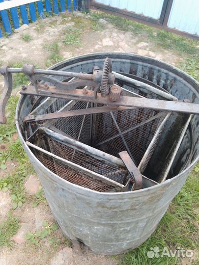 Медогонка 4 рамочная бу