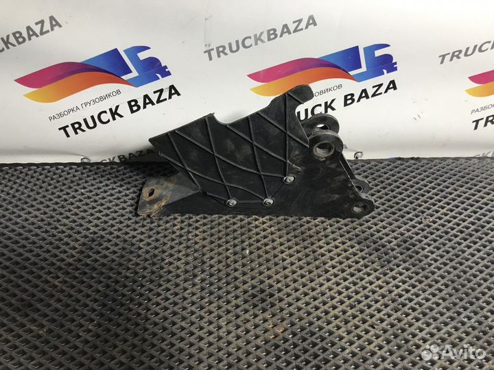 81416505030 Кронштейн переднего бампера левый