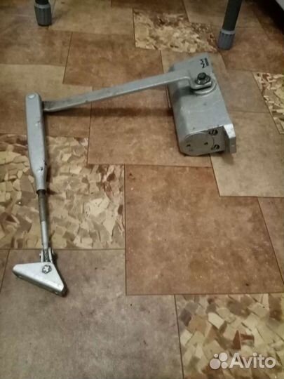 Доводчик дверной dorma