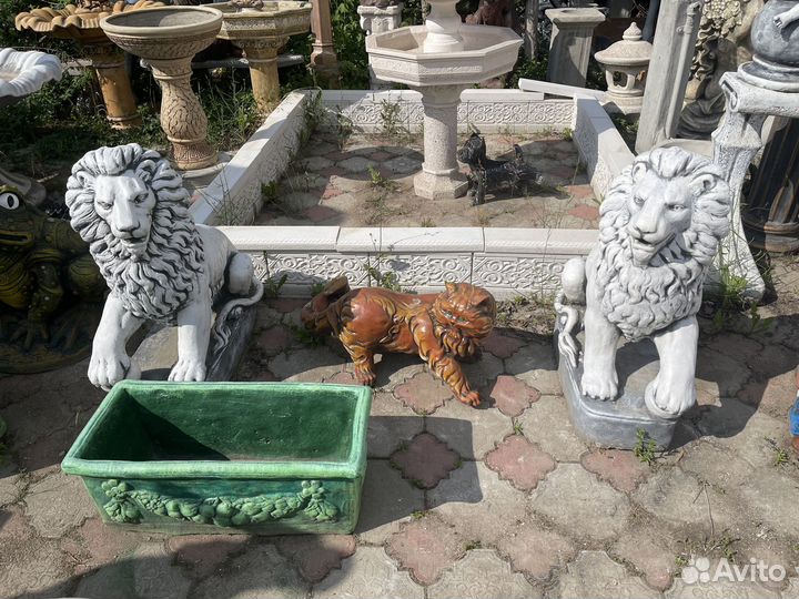 Лев с шаром