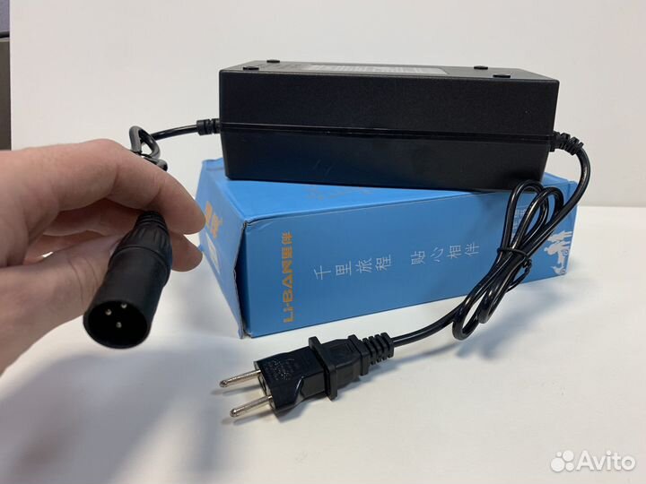 Зарядное устройство 60v-5A разъем XLR 18мм