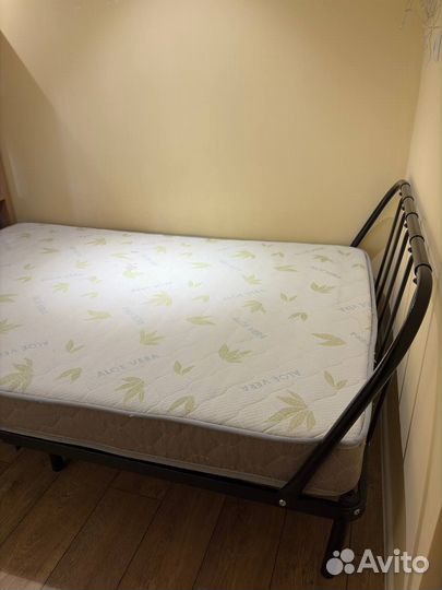 Кровать с матрасом 140 200