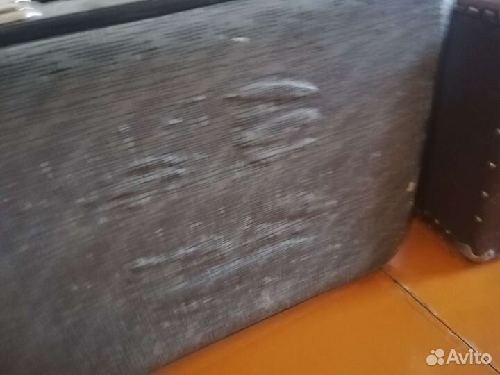 Чемодан ретро