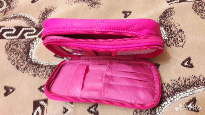Косметичка с зеркалом вместительная