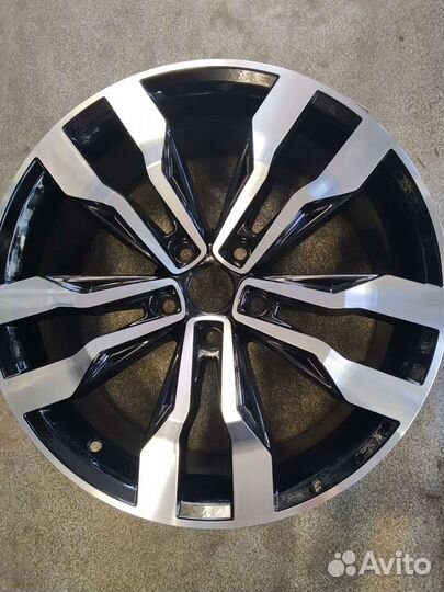 Диски на Фолтцваген тигуан r17 5x112 новые