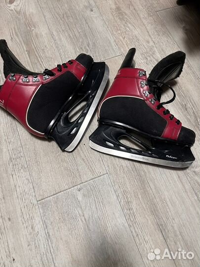 Коньки хоккейные