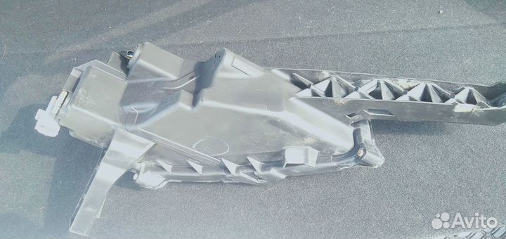 Противотуманная фара (правая) Lexus NX, как новая