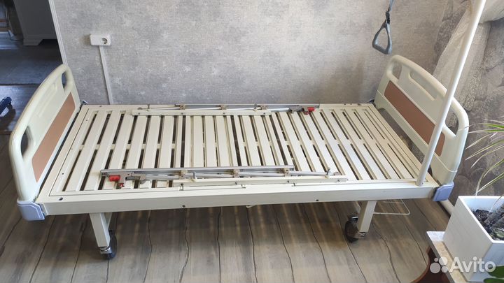 Медицинская кровать