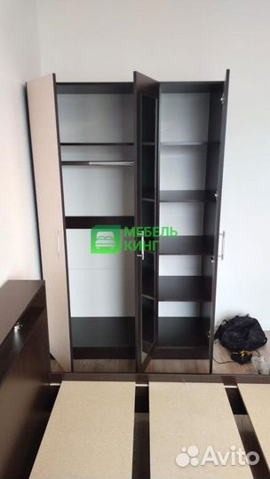 Шкаф с зеркалом