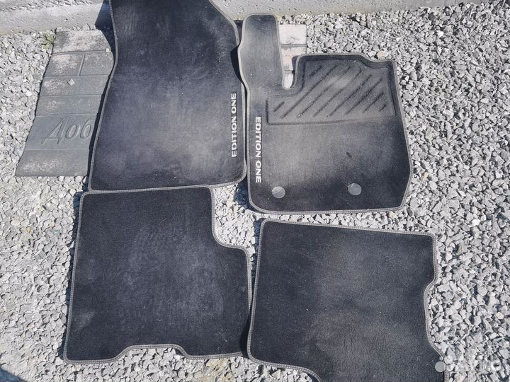 Продам ковры салона Рено Аркана