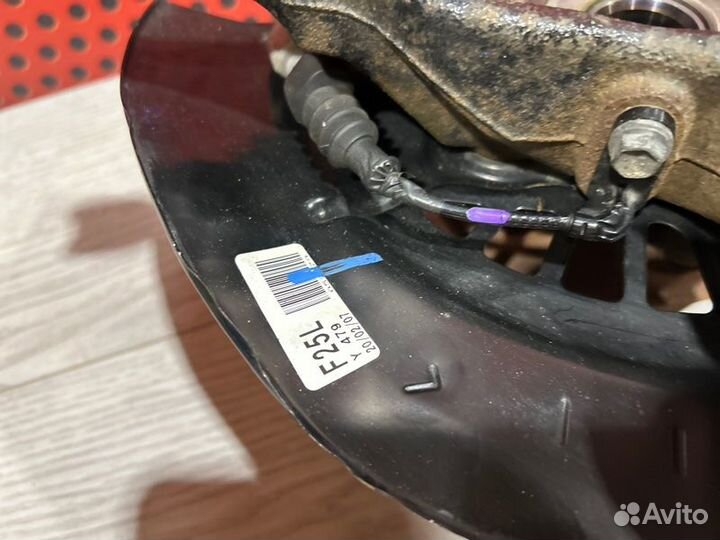 Кулак поворотный левый Lexus Es axzh10 2020