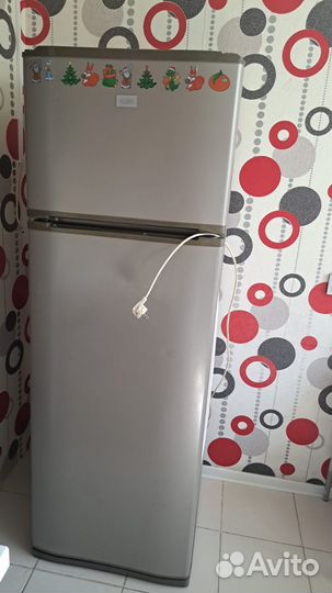 Холодильник zanussi