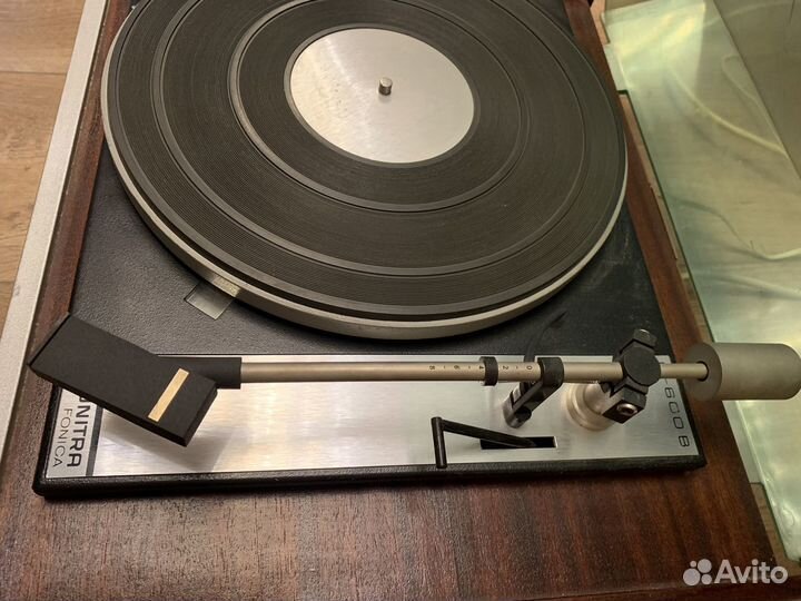 Виниловый проигрыватель