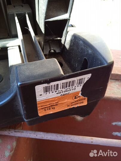 Автомобильное кресло