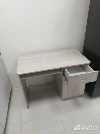 Стол писменный