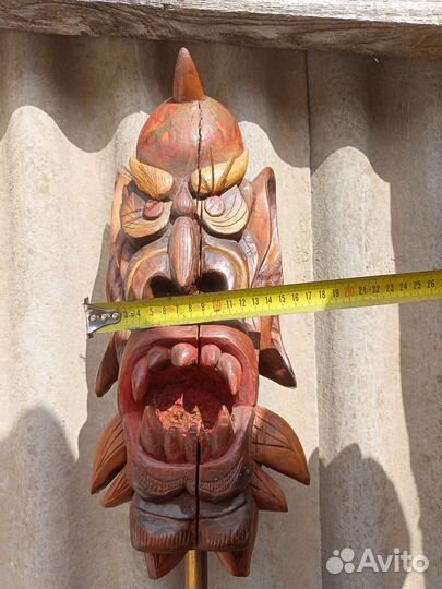 Маска из дерева