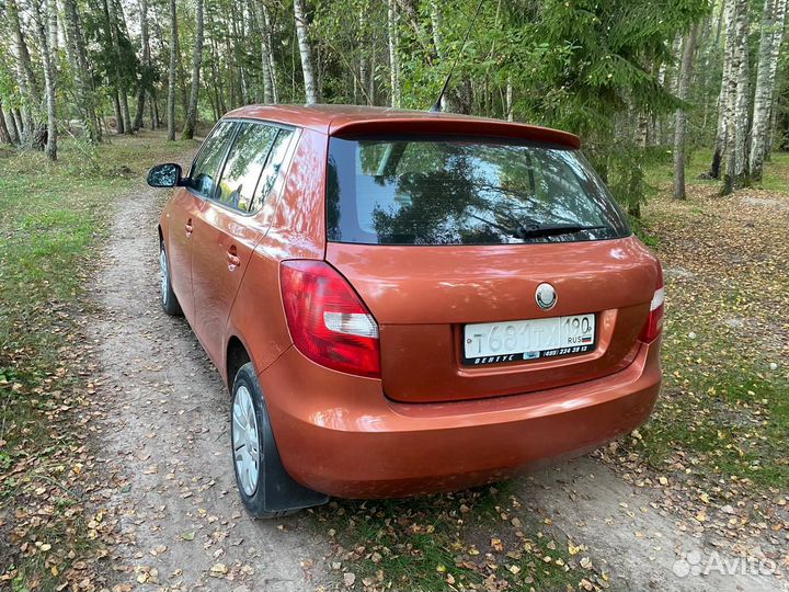 Skoda Fabia 2 капот