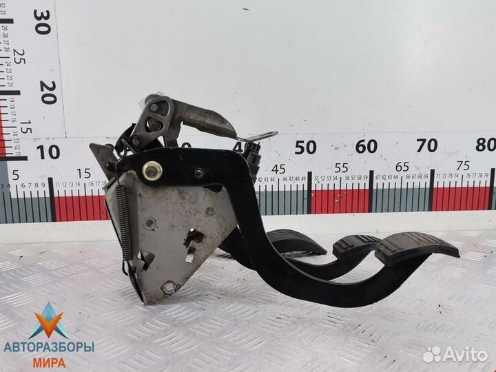 Педаль Ford Focus рест. 2002