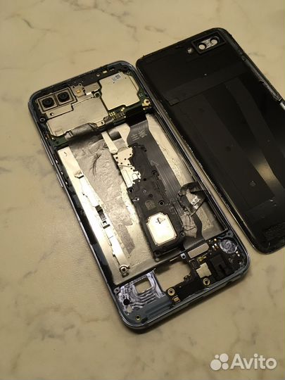 HONOR 10, 4/64 ГБ