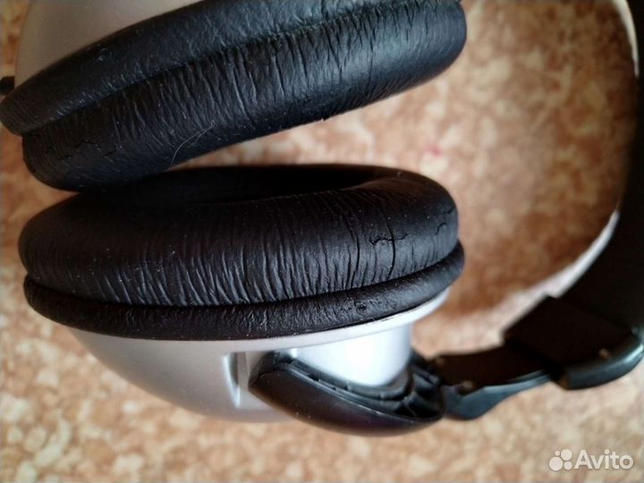 Беспроводные наушники с микрофоном