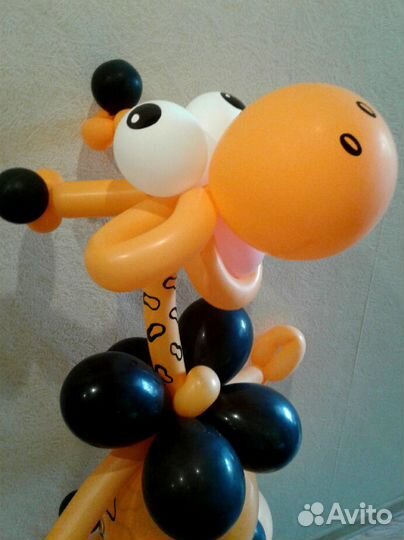 Жираф из воздушных шаров