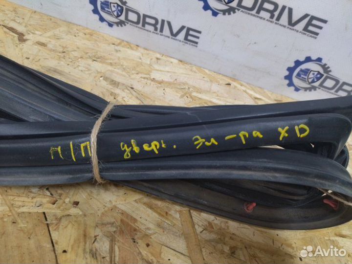 Уплотнитель двери передний правый Hyundai Elantra