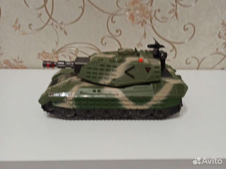 Игрушка танк