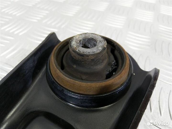 Рычаг передний левый Skoda Superb