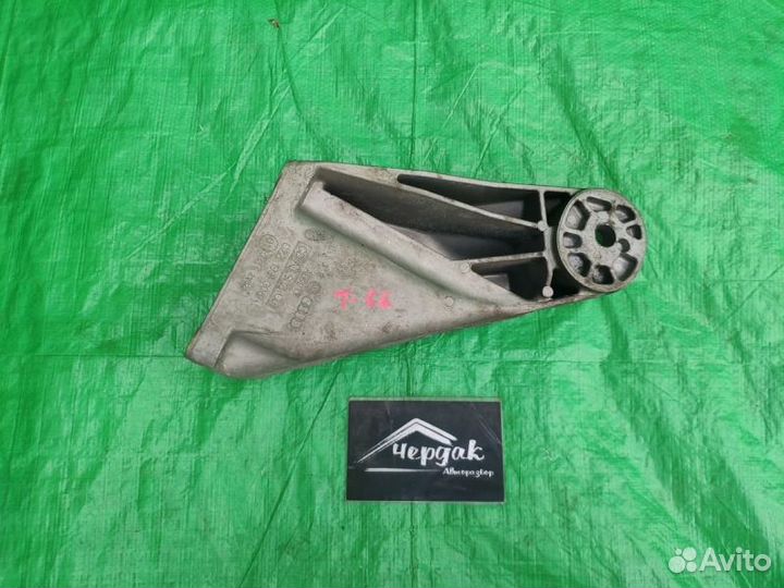 Кронштейн двигателя правый VW Touareg/Cayenne/Q7