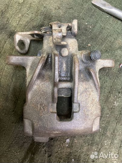 Суппорт задний правый T4