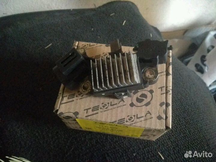 Регулятор напряжения Ниссан-Санни'97