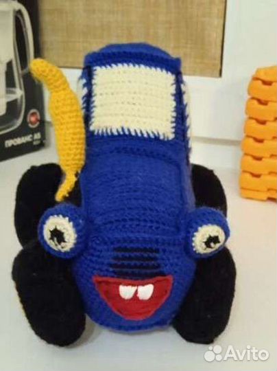 Игрушка синий трактор