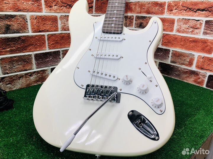 Z.8722 электрогитара Fabio ST100WH