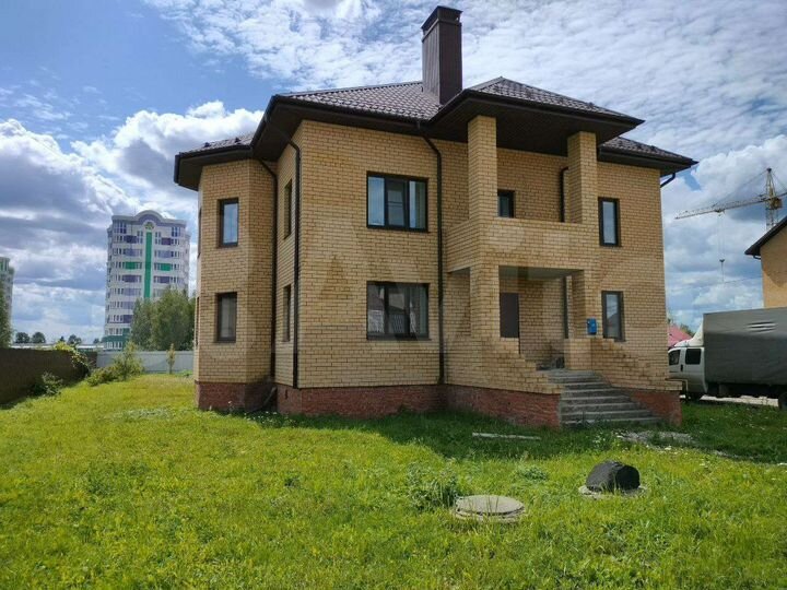 Коттедж 380 м² на участке 15 сот.