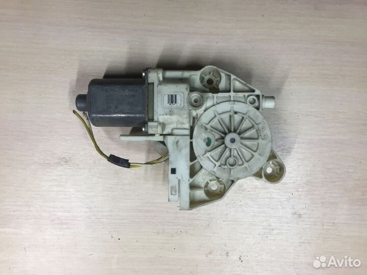 Мотор стеклоподъемника передний левый Ford Focus I