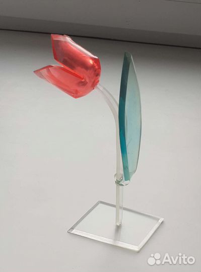 Тюльпан из пластика