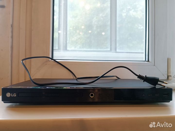DVD-плеер LG DP547H