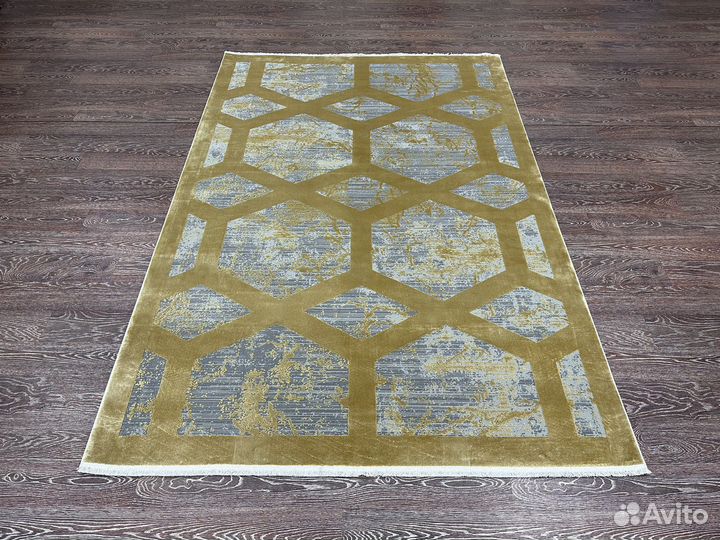 Ковер вискозный 1.6х2.3 новый