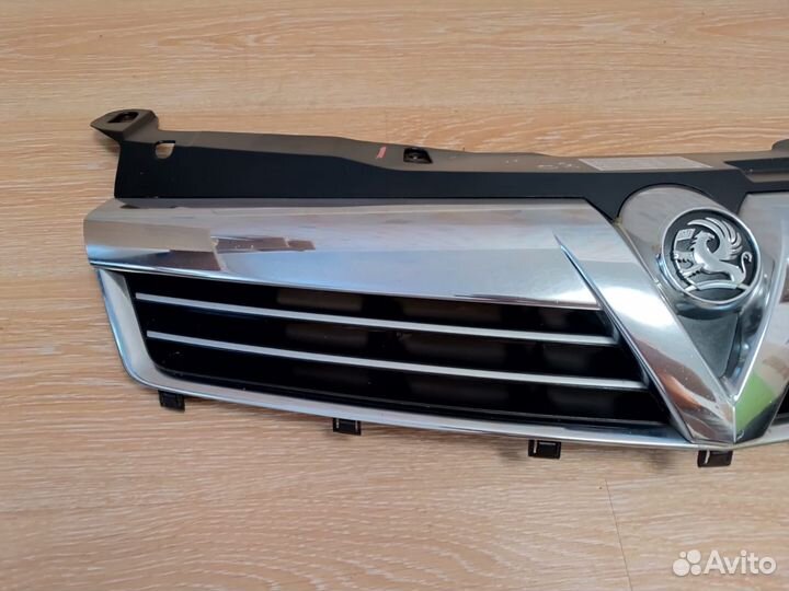 Решетка радиатора Opel Astra H